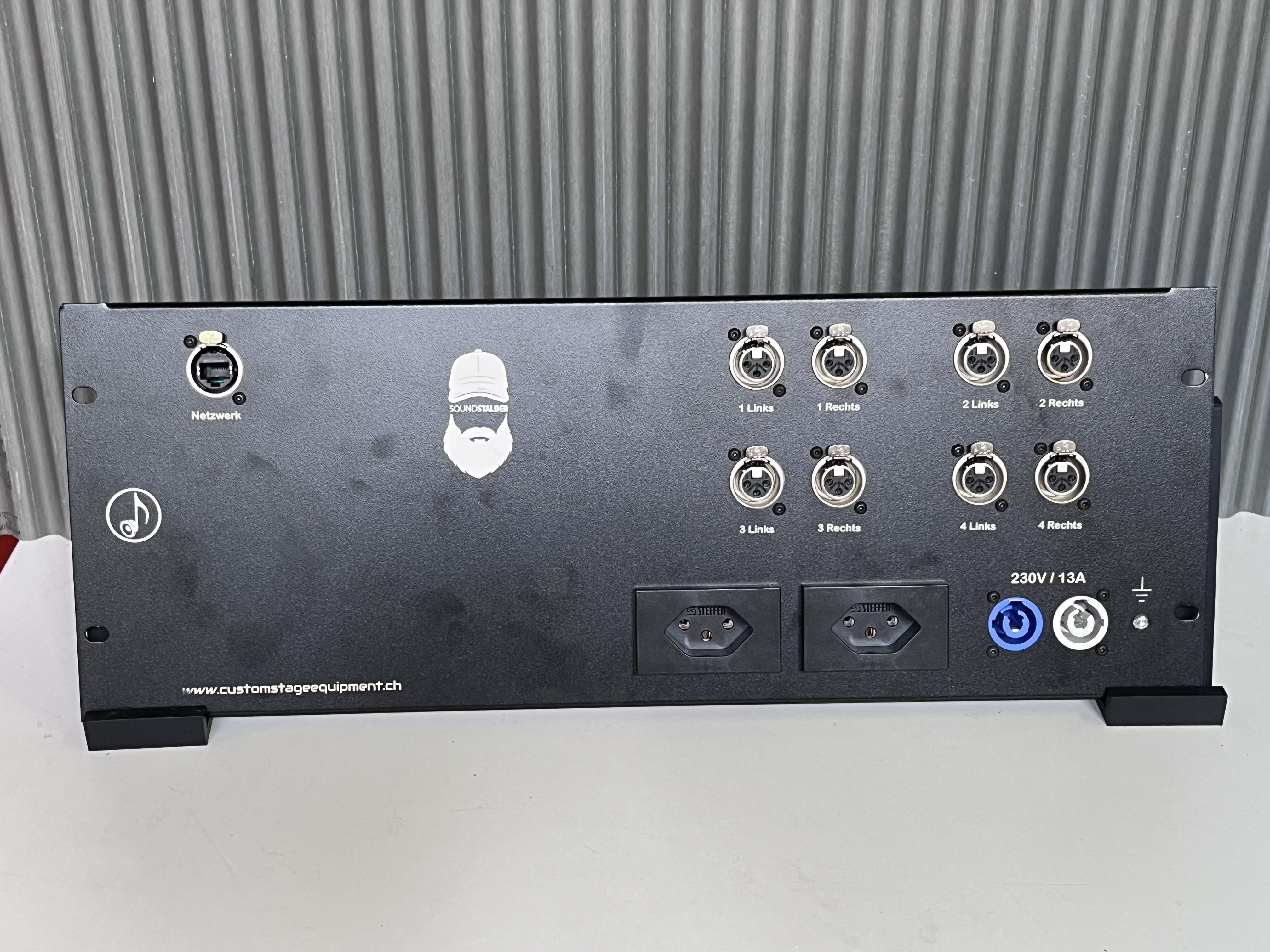 Bledne für ein Rack mit 4 InEar-Sendern.